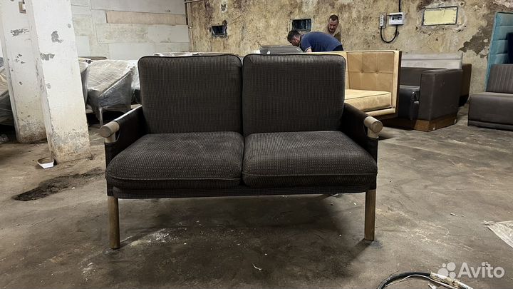 Кожаный диван