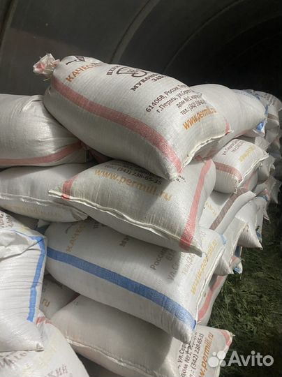 Овёс в мешках