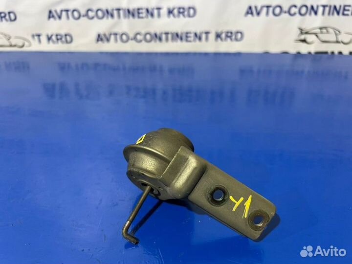 Вакуумник впускного коллектора Nissan Skyline NV35