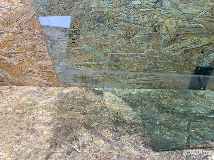 Стекло двери переднее правое Mercedes-Benz E-Class