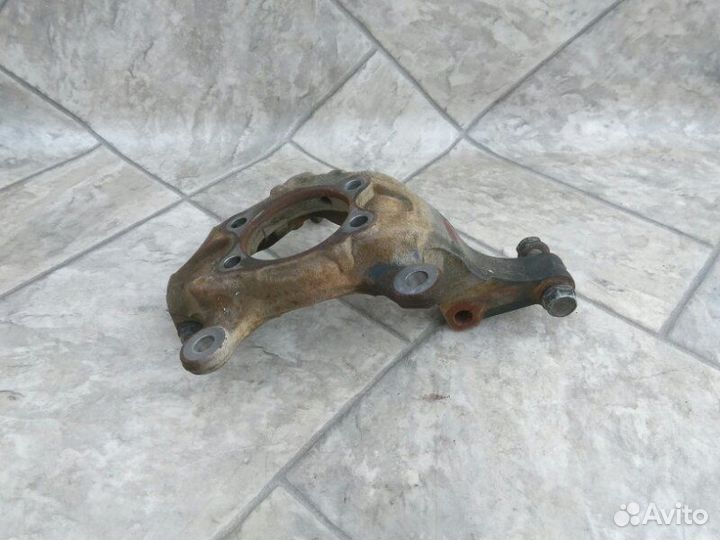 Кулак поворотный передний правый Nissan Juke F15