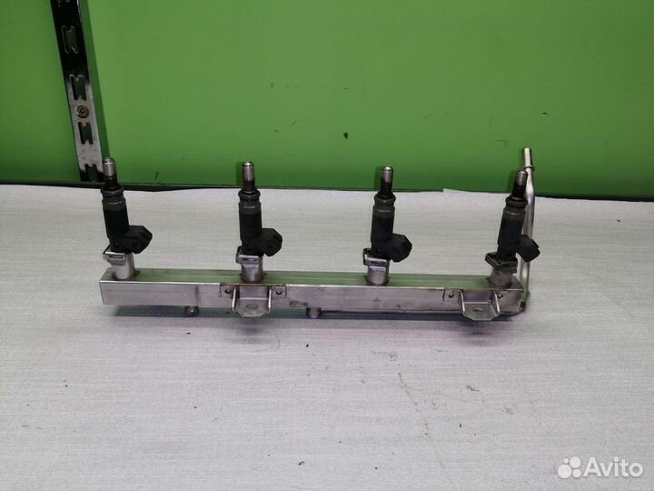 Топливная рампа с форсунками BMW N46B20