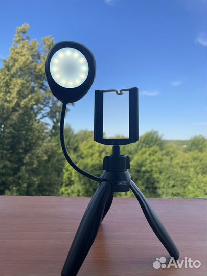 Штатив для телефона с лампой