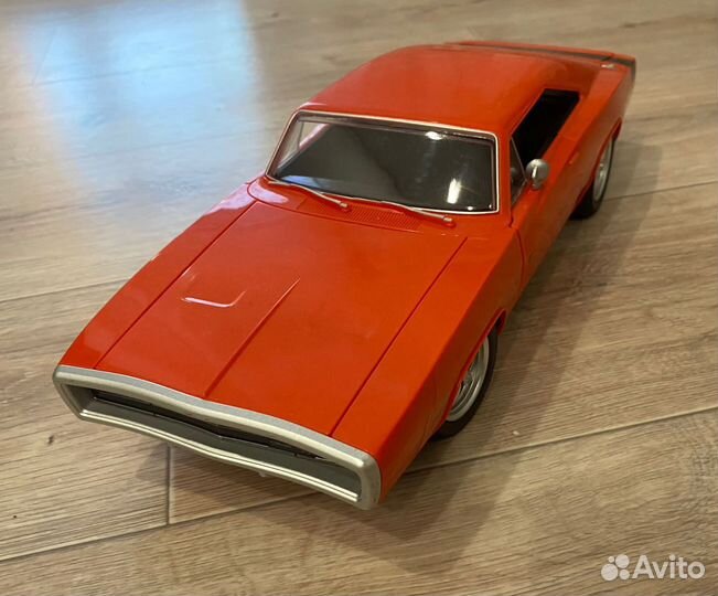 Коллекционная машинка на радиоуправлении