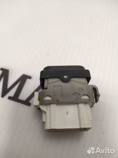 Кнопка центрального замка Nissan Primera P12