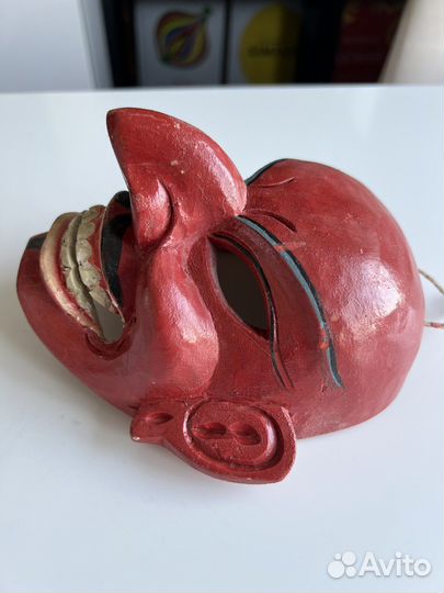 Маска из дерева. Бутан