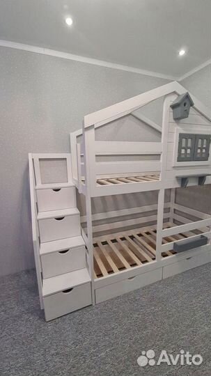 Двухъярусная кровать домик