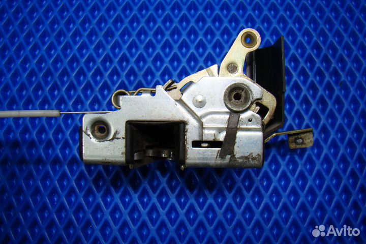 Замок двери передний правый BMW 7 E32