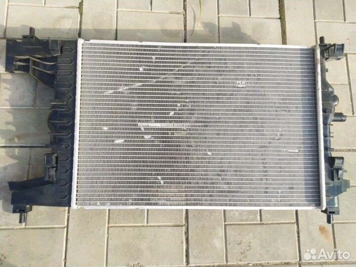 Радиатор охлаждения двигателя Chevrolet Cruze