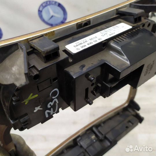 Накладка центральной консоли Mercedes W209