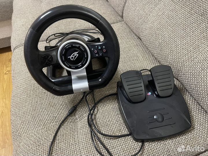 Игровой руль с педалями