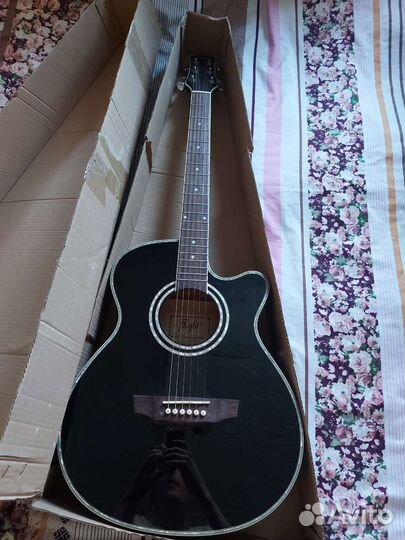Акустическая гитара