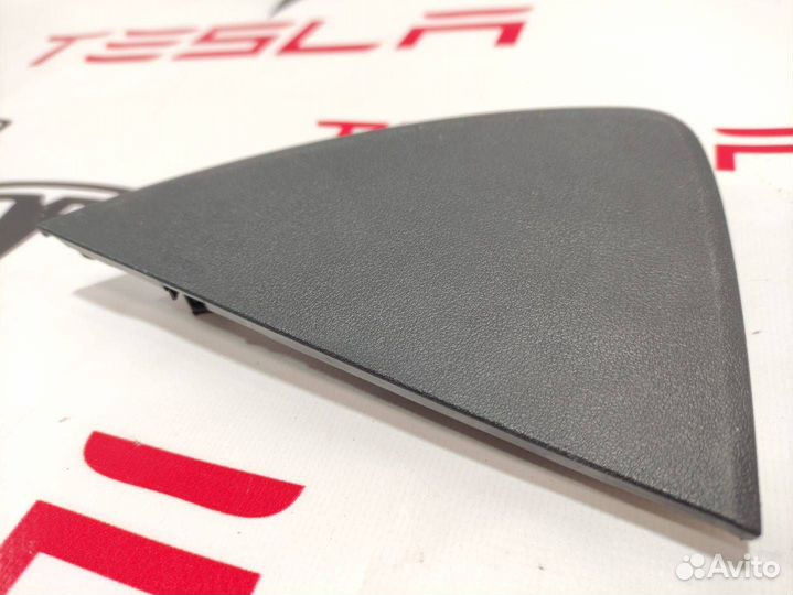 Декоративная накладка центральной панели Tesla