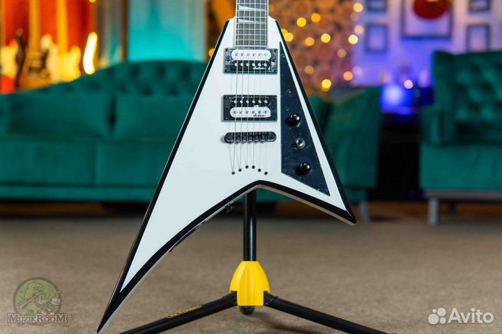 Jackson JS32T Rhoads White w/ Black Bevels