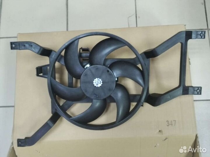 Дифузор радиатора Рено Логан 2008