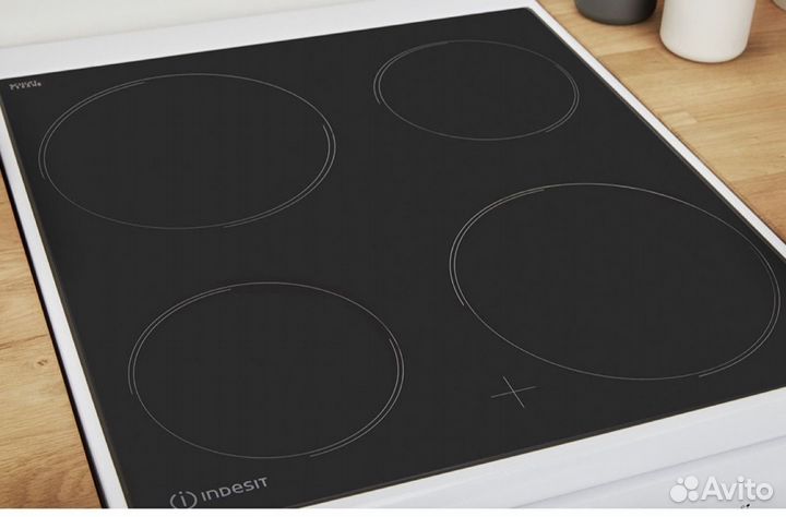 Электрическая плита Indesit IS5V4PHW белая