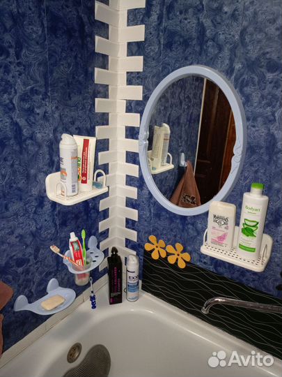 Штора для ванной, зеркало, полочки