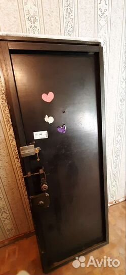 Продам металлическую дверь