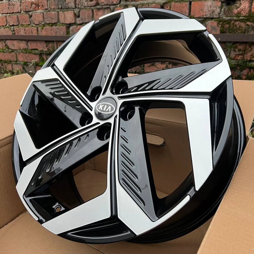 Литые диски Powcan 7.5×R19 5×114.3