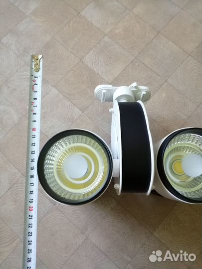 Продам трековый светильник