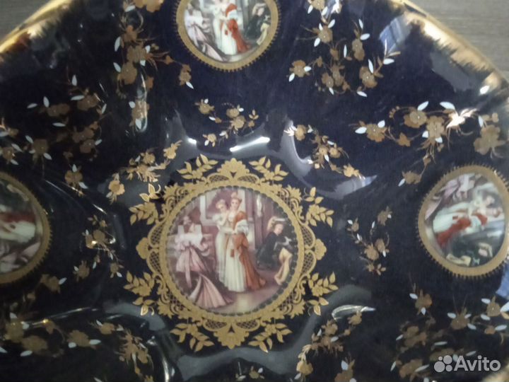 Ваза для фруктов на ножке