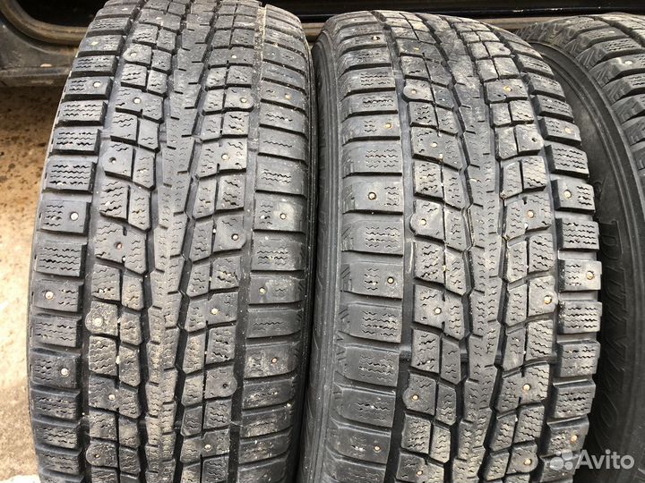 Dunlop SP Winter Ice 01 215/65 R16