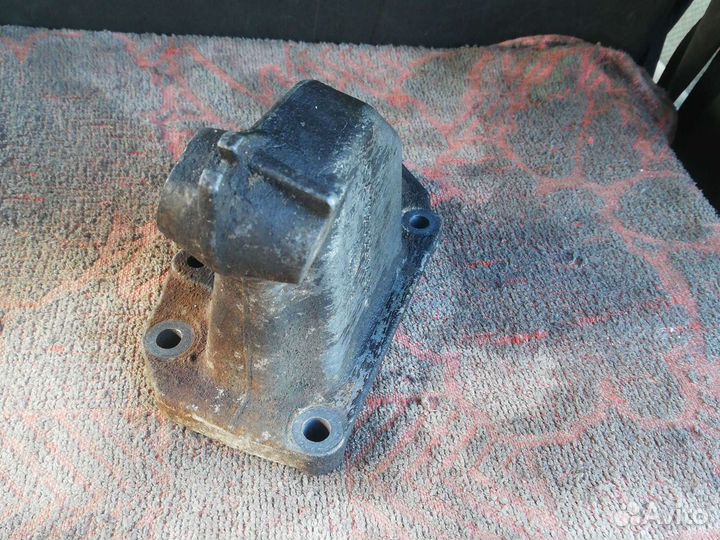 Кронштейн опоры двигателя Мерседес W210