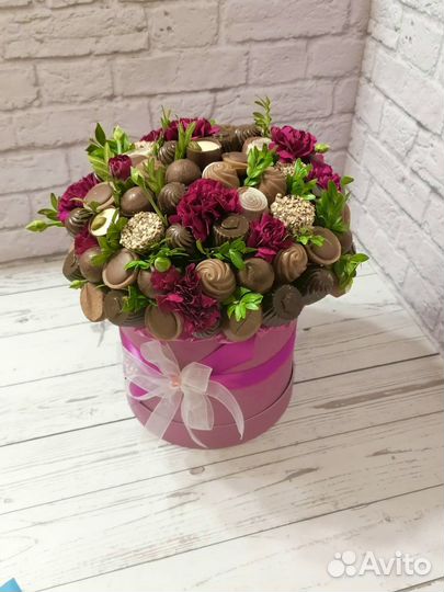 Подарок девушке, букет из шоколада