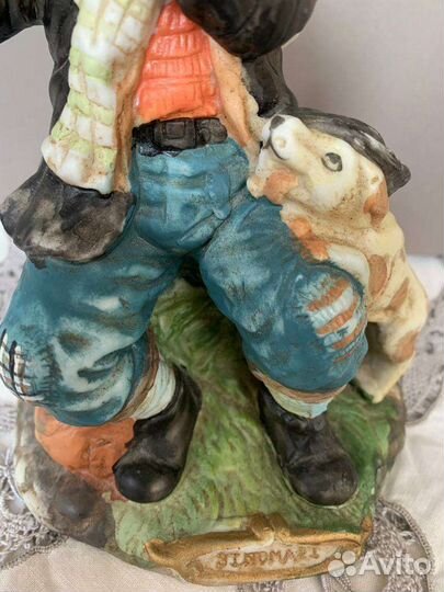 Статуэтка. Бисквитный фарфор