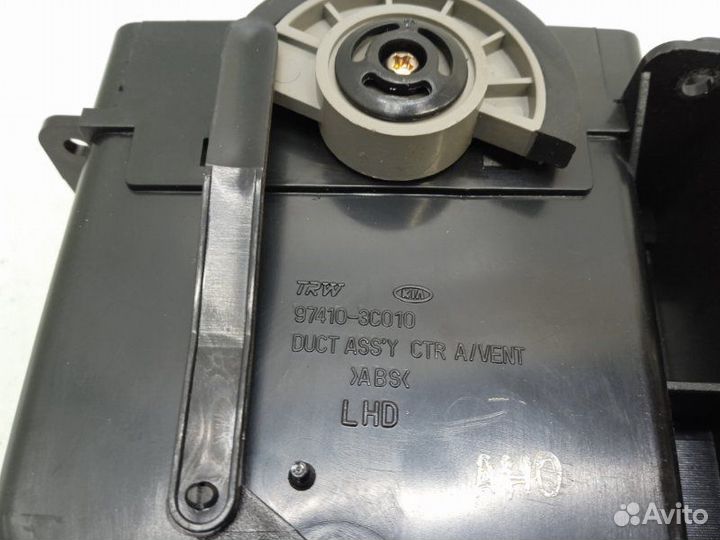 Дефлектор торпедо центральный Kia Magentis 2.0