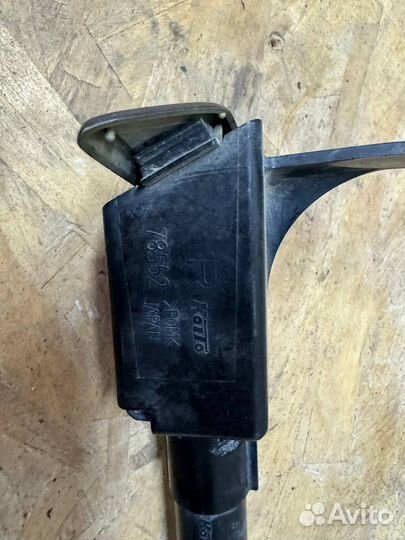 Форсунка омывателя фар правая Camry 40