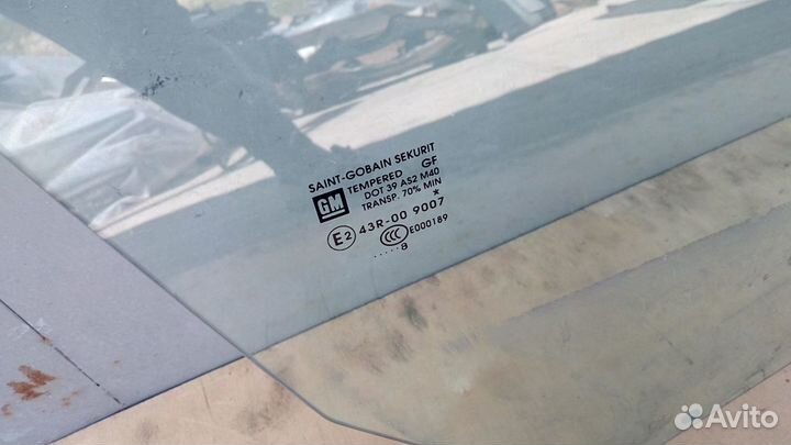 Стекло двери правое на Опель Корса Д 3Д