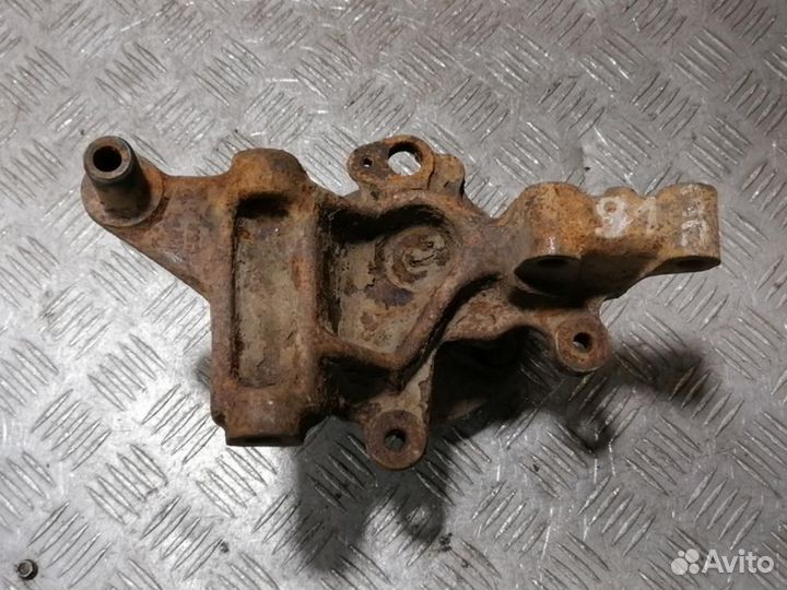 Кулак задний правый Kia Clarus 1996 2001