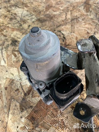 Насос вакуумный Volkswagen Golf 5 1.6 BSE