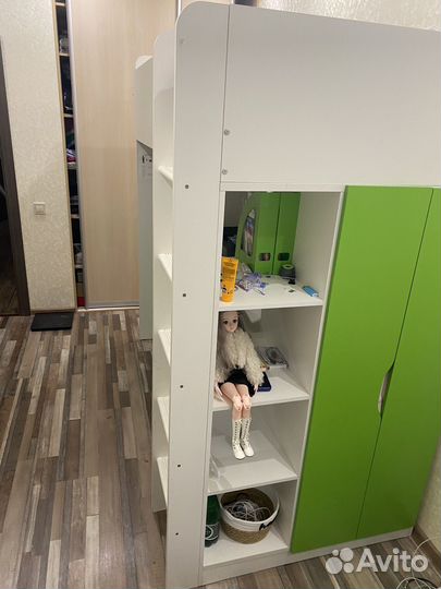 Детская кровать чердак со столом и шкафом