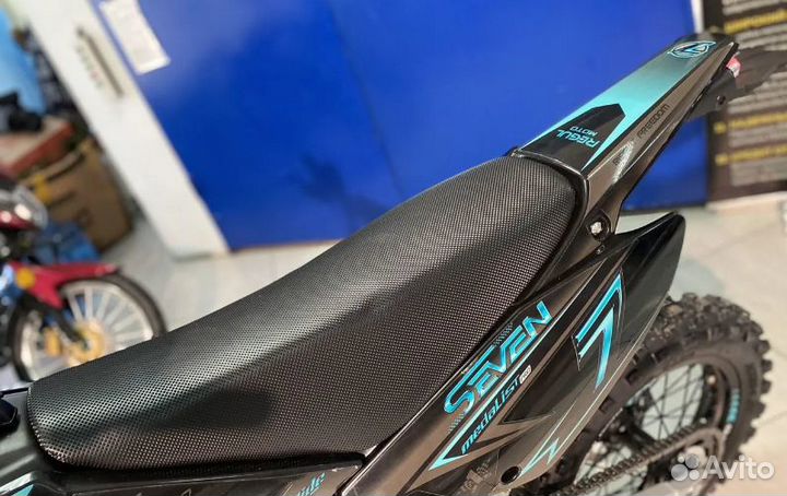 Regulmoto Seven Medalist Pro 150e - 17/14