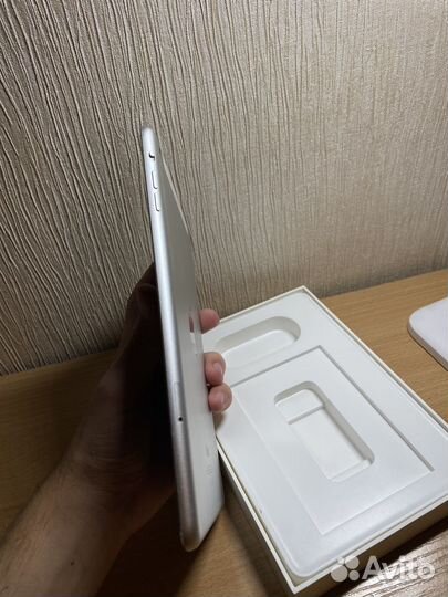 Apple iPad mini Wi fi cellular 16gb silver