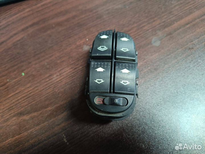 Блок управления стеклоподъемниками Ford Focus