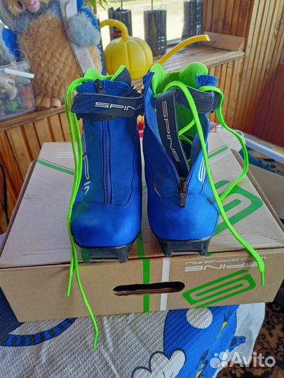 Лыжные ботинки