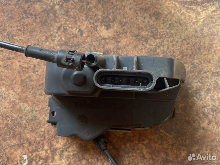 Замок двери задний левый Renault Megane 2