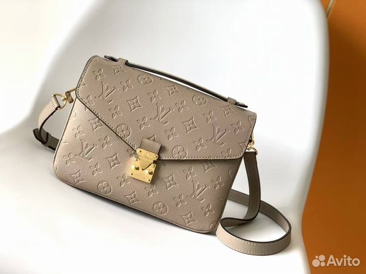 Сумка Pochette Metis Louis Vuitton