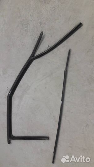 Направляющая стекла передней правой Skoda Fabia