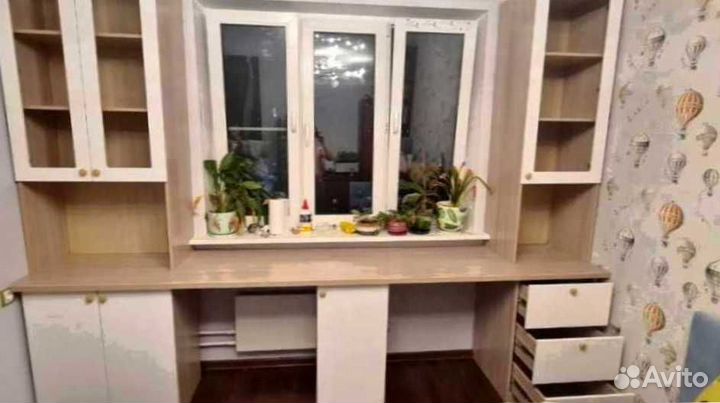 Детская рабочая зона у окна