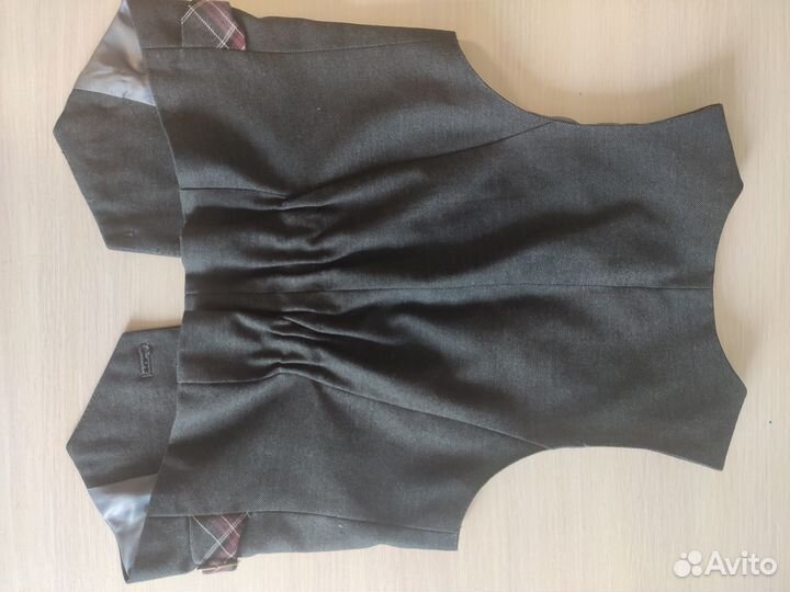 Жилетка школьная для девочки 32-34 peplos