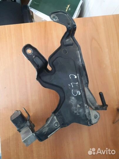 Крепление компрессора пневма Мерседес W211 219