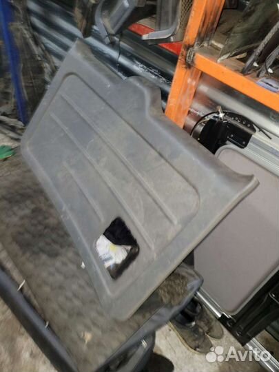 Пластик на крышке багажника чери тиго