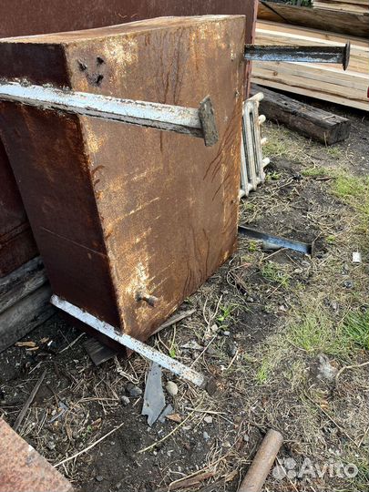 Бак на стойках