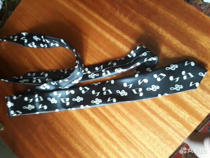 Галстук с музыкальной тематикой