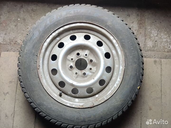 Диск r 14 с зимней резиной в хорошем состоянии
