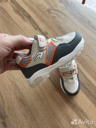 Кроссовки детские